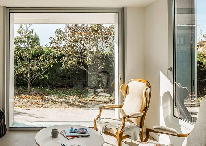 photo intérieur maison baie coulissante